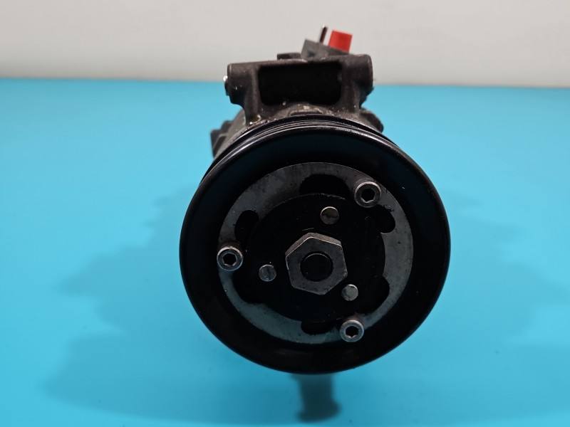 Компрессор кондиционера Volkswagen Polo 5Q0820803 — фото детали 2