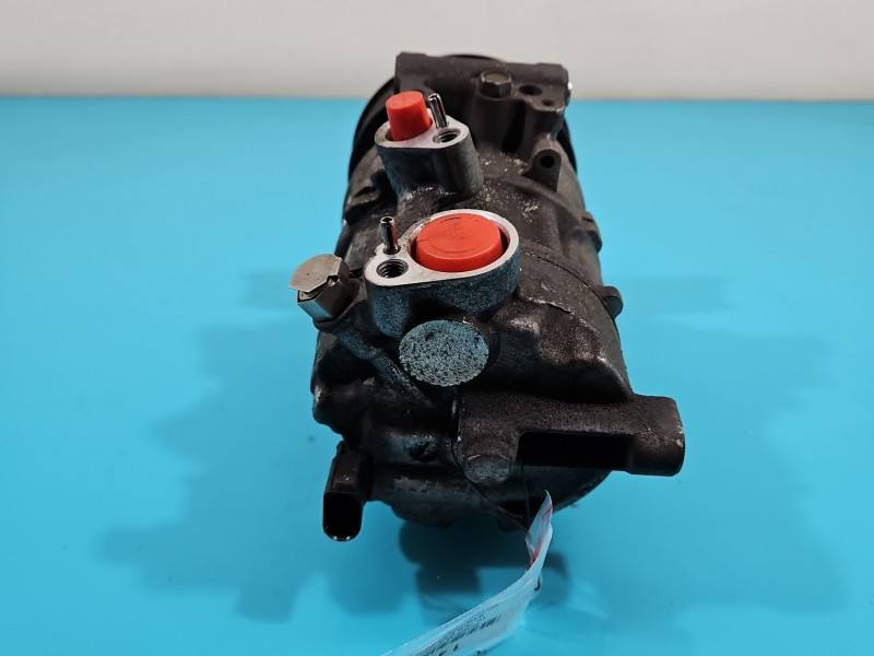 Компрессор кондиционера Volkswagen Polo 5Q0820803 — фото детали 4