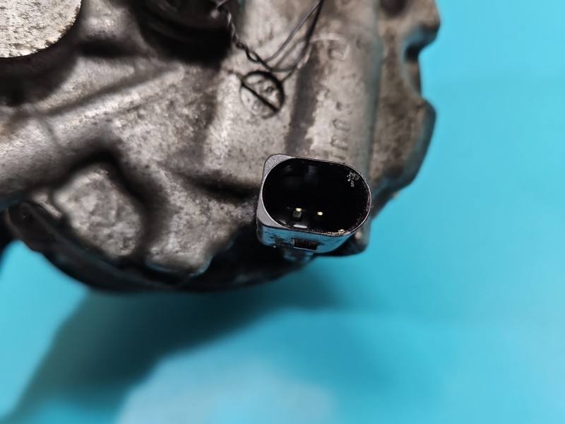 Компрессор кондиционера Volkswagen Polo 5Q0820803 — фото детали 8