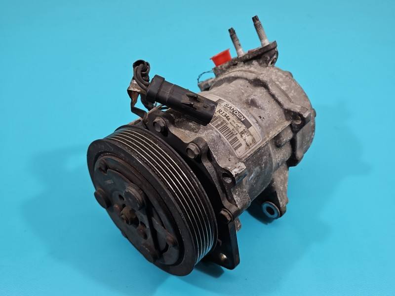 Компрессор кондиционера Jeep Cherokee 55037466AE