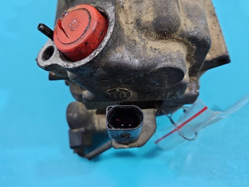 Компресор кондиціонера Volkswagen Polo 6Q0820803H — фото деталі 5