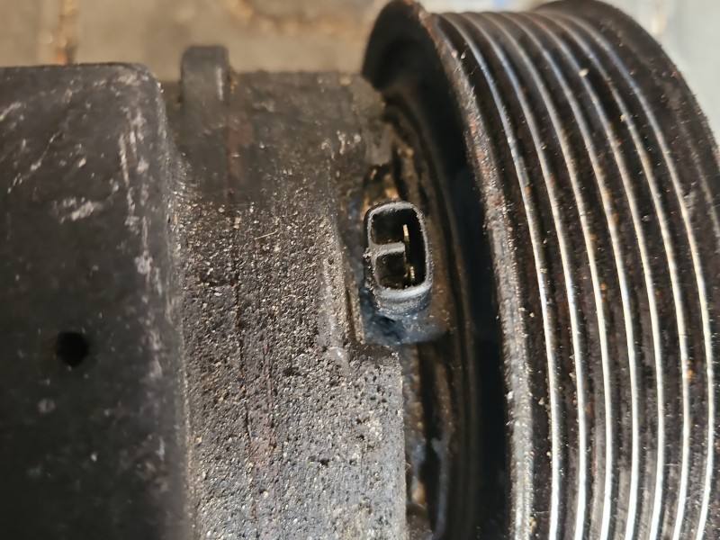 Компресор кондиціонера Mazda Mpv 247300-1320 — фото деталі 9