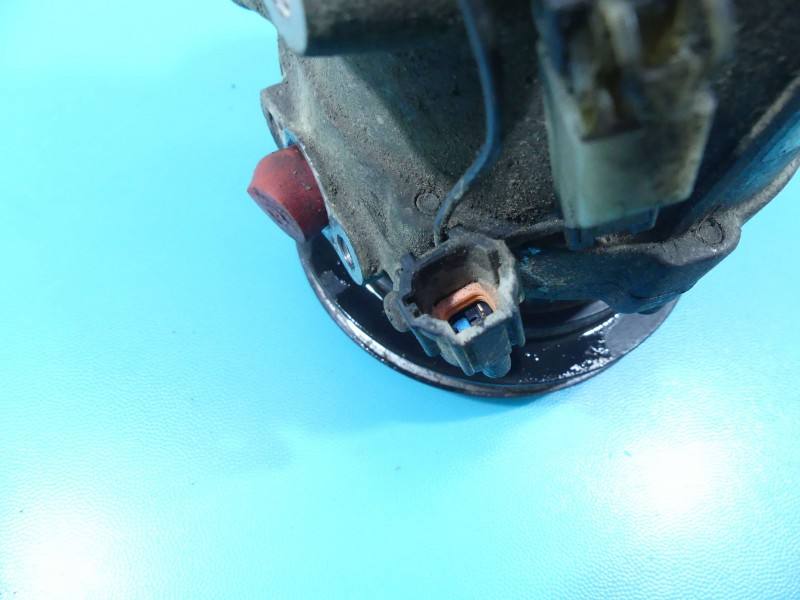 Компрессор кондиционера Nissan Primera 926002J603 — фото детали 8