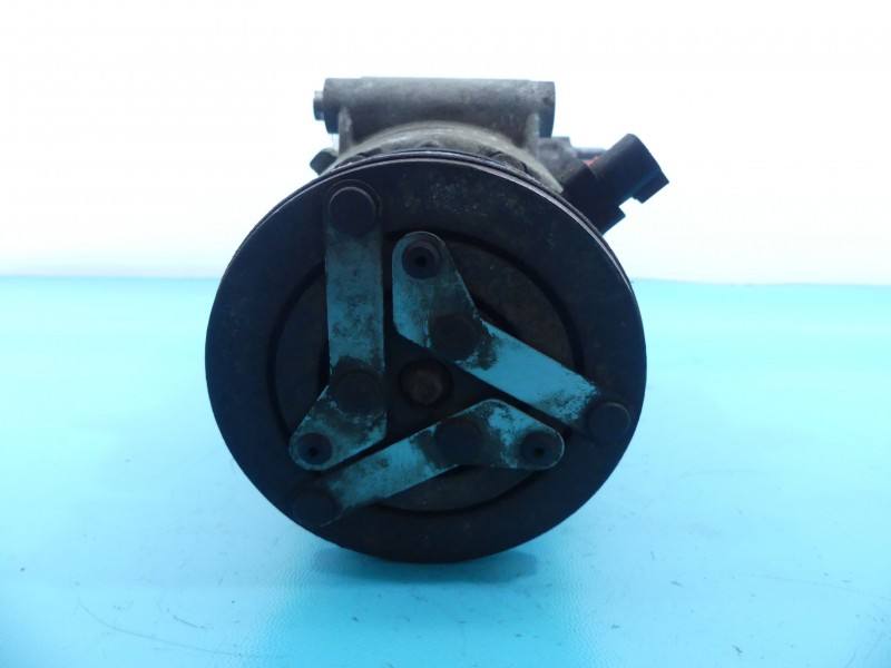 Компрессор кондиционера Ford Focus AV61-19D929-CA — фото детали 2