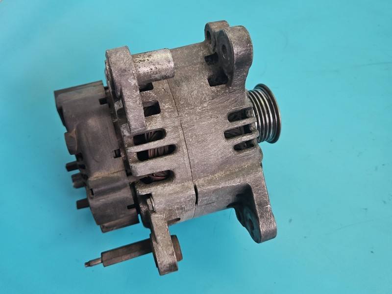 Генератор Volkswagen Touran 03C903023B — фото деталі 3