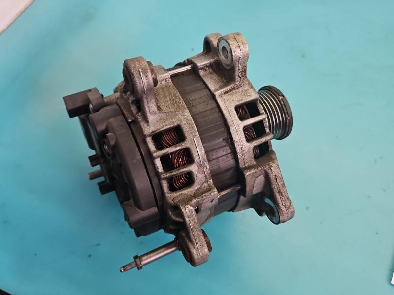 Генератор Volkswagen Jetta 03L903023K — фото детали 3