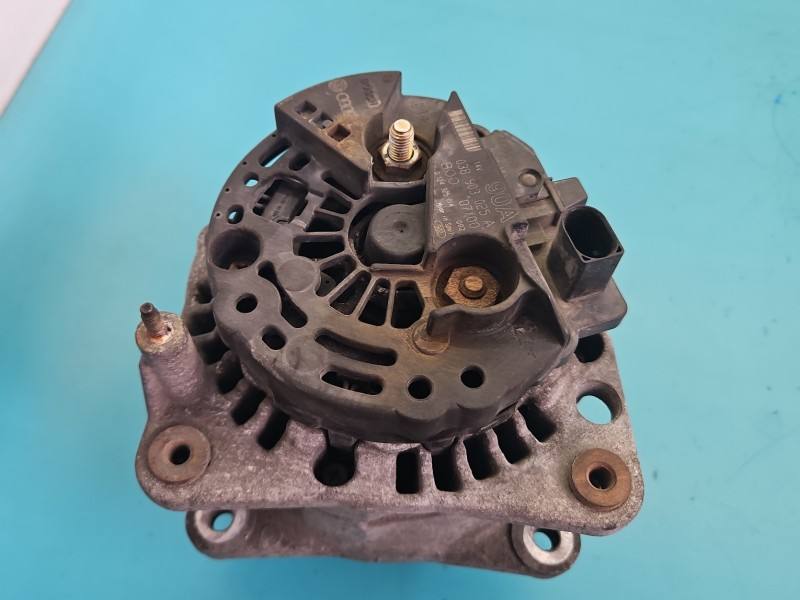 Генератор Volkswagen Polo 038903025A — фото деталі 4