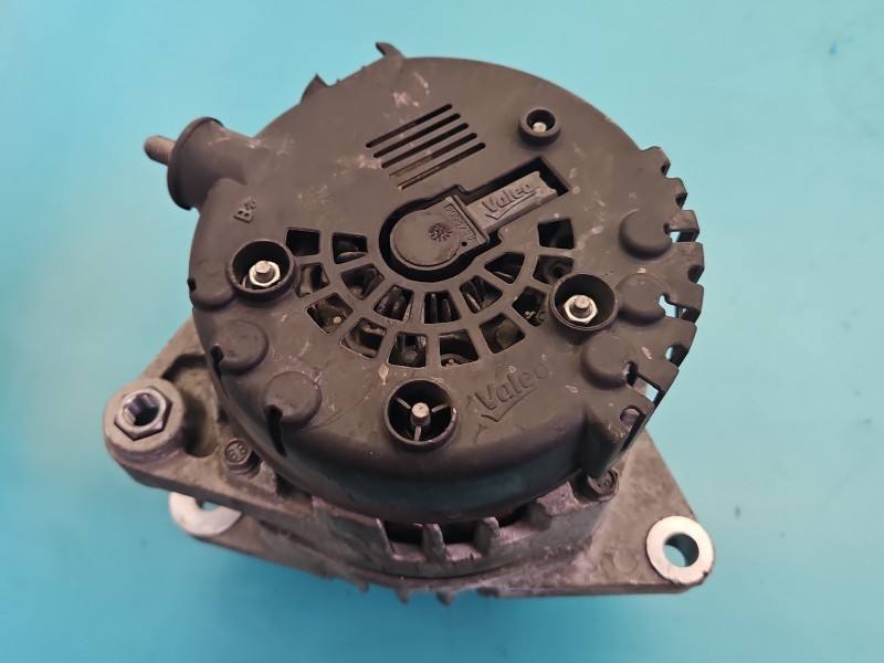 Генератор Hyundai I40 37300-2A800 — фото деталі 4