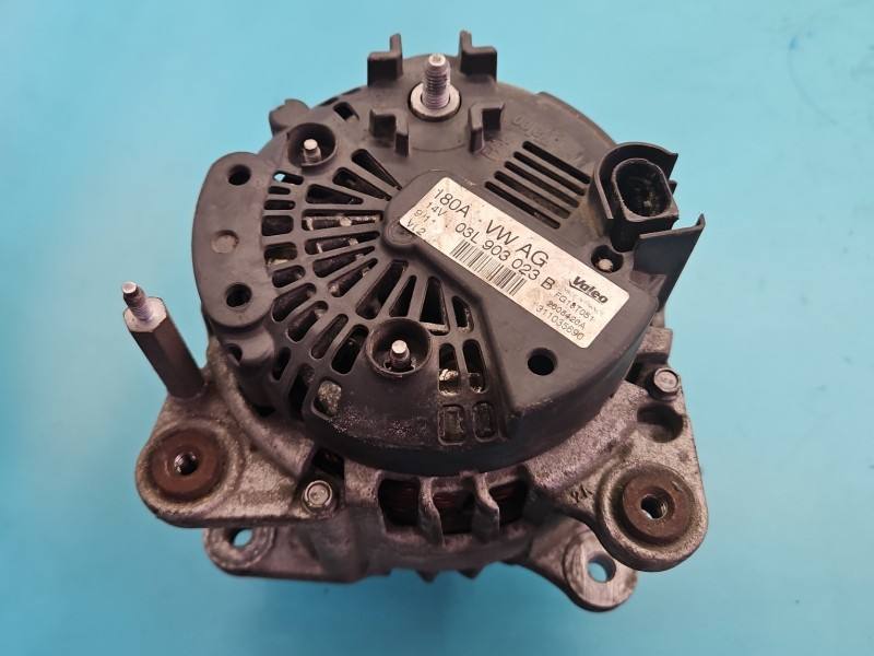 Генератор Volkswagen Passat B7 03L903023B — фото детали 4