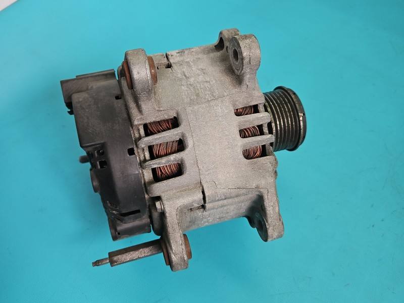 Генератор Volkswagen Touran 03L903023A — фото деталі 3