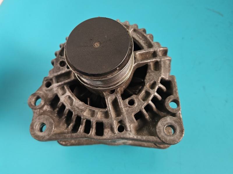 Генератор Volkswagen Touran 037903025M — фото детали 2
