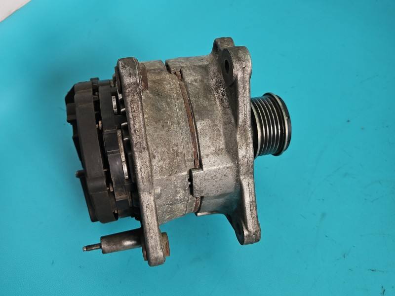 Генератор Volkswagen Touran 037903025M — фото детали 3
