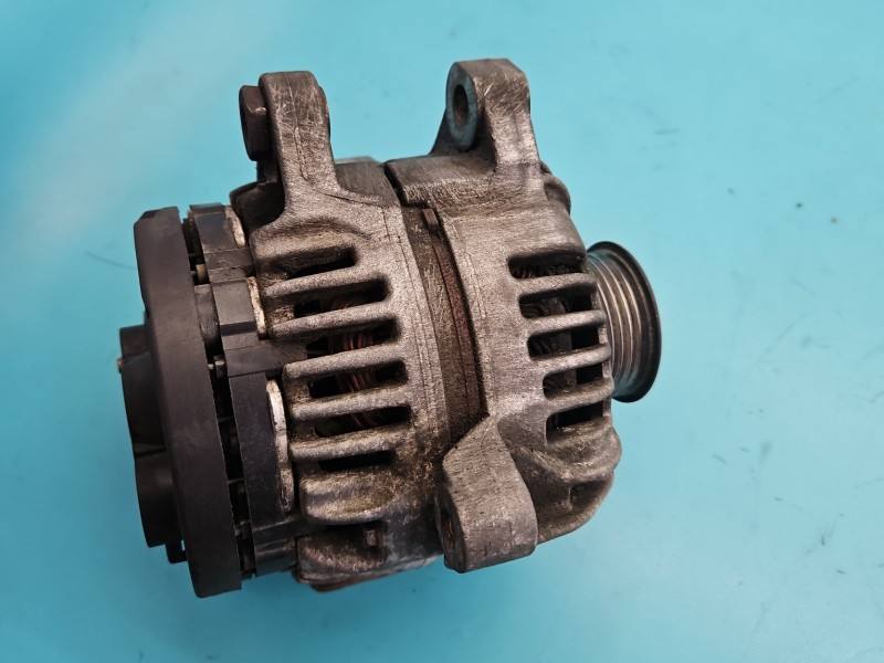 Генератор Toyota Avensis T25 0124325085 — фото детали 3