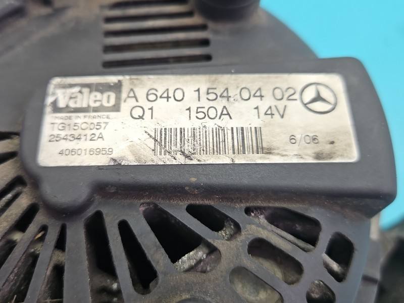 Генератор Mercedes B W245 A6401540402 — фото детали 6