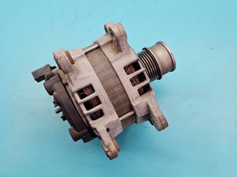Генератор Volkswagen Passat B8 04C903023T — фото детали 3