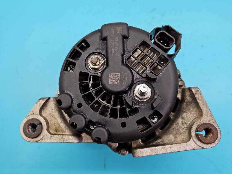Генератор Chevrolet Aveo T300 13579664 — фото деталі 4