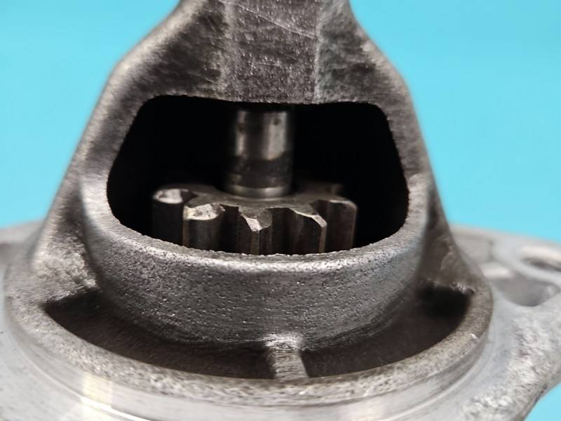 Стартер Toyota Corolla E12 28100-0D080 — фото деталі 3