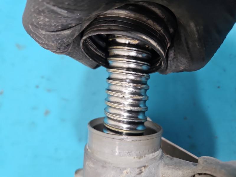 Рульова рейка Volkswagen Passat B7 3AB423050E — фото деталі 3