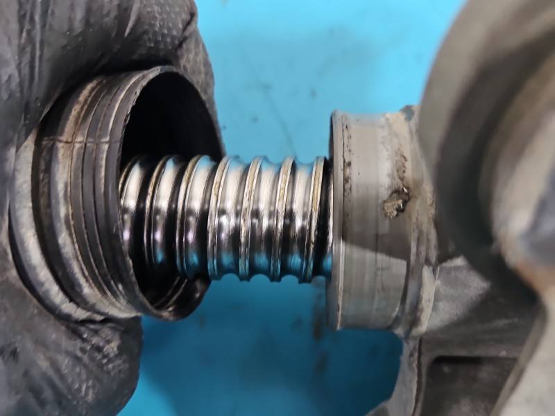 Рульова рейка Volkswagen Passat B7 3AB423050E — фото деталі 11