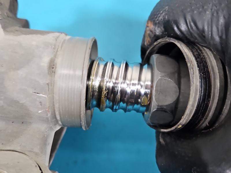 Рульова рейка Volkswagen Passat B6 3C1423050H — фото деталі 3