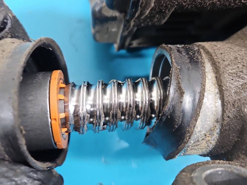 Рульова рейка Ford C-Max 41516736J — фото деталі 9