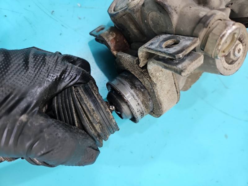 Рульова рейка Volkswagen Passat B6 3C1423051T — фото деталі 3