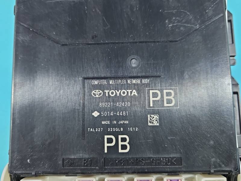 Блок комфорту BSI Toyota Rav4 89221-42420 — фото деталі 7