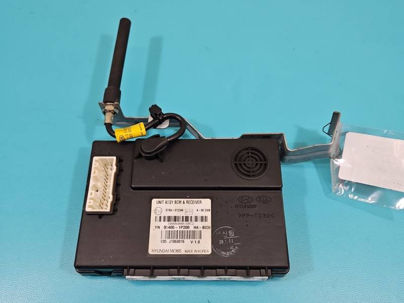 Блок комфорту BSI Kia Venga 95400-1P200 — фото деталі 2