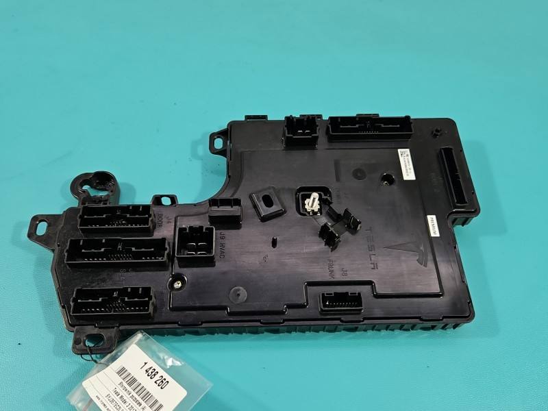 Блок комфорта BSI Tesla Model S 1078673-32-L — фото детали 3