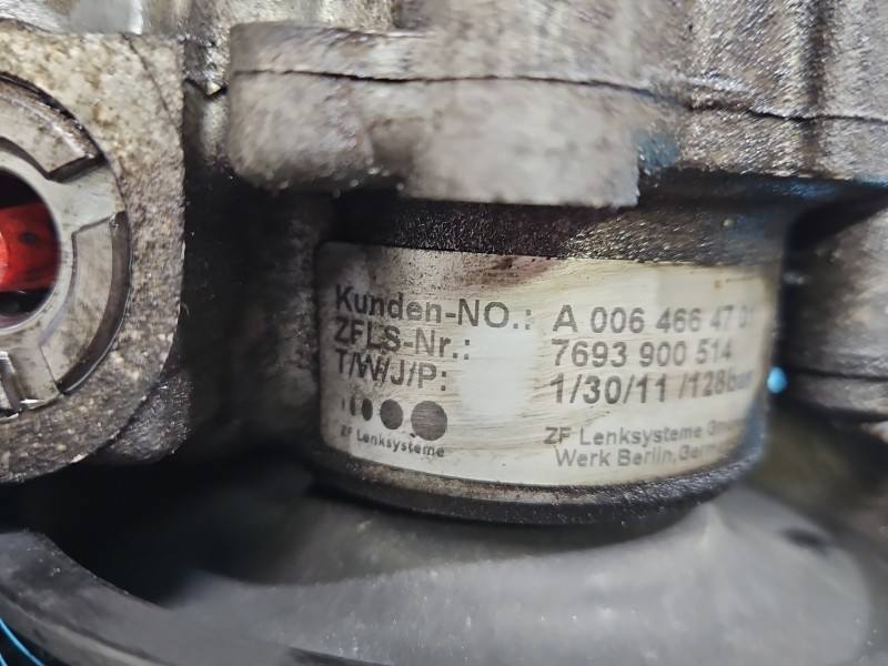 Насос ГУР / Рульова колонка Mercedes E W212 A0064664701 — фото деталі 10