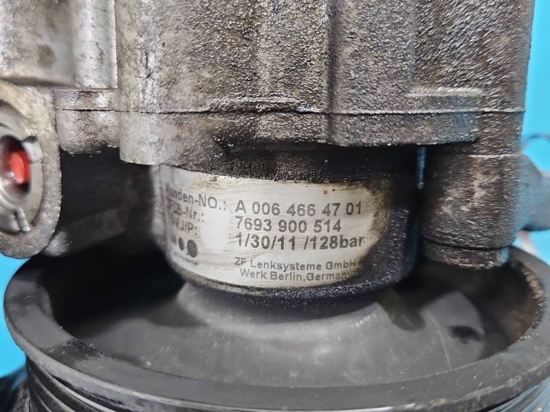 Насос ГУР / Рульова колонка Mercedes E W212 A0064664701 — фото деталі 9