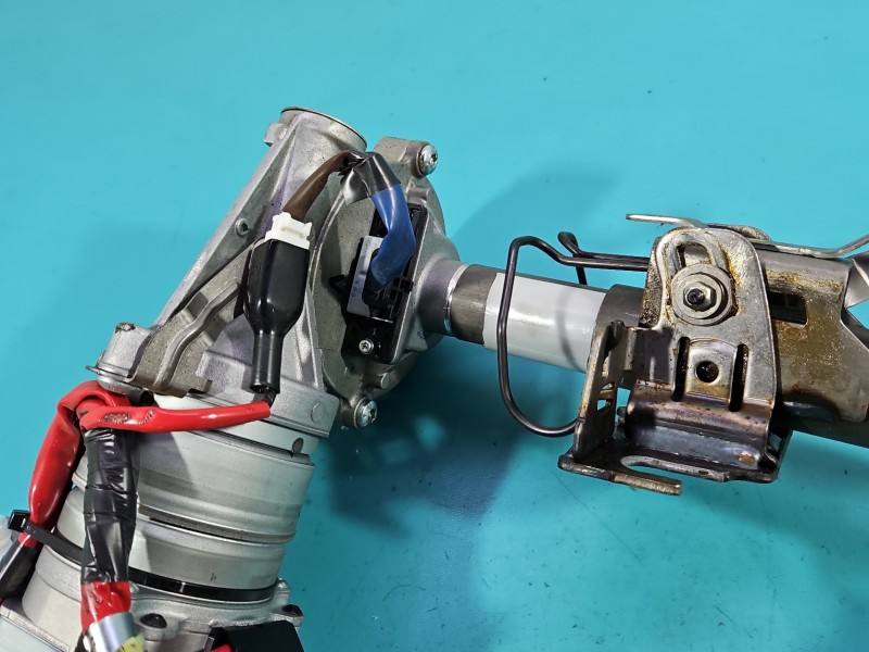 Насос ГУР / Рульова колонка Toyota Auris JG412-000020 — фото деталі 3