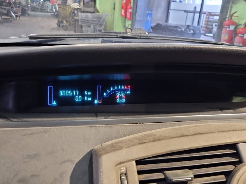 Щиток приладів Renault Scenic 2 P8200451505A