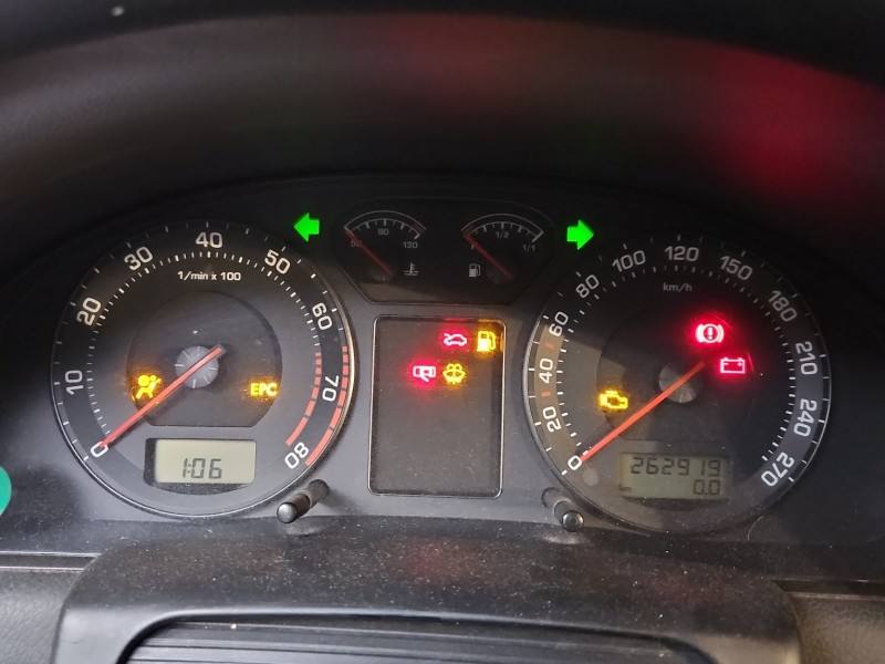 Щиток приладів Skoda Superb 1 3U0920811C