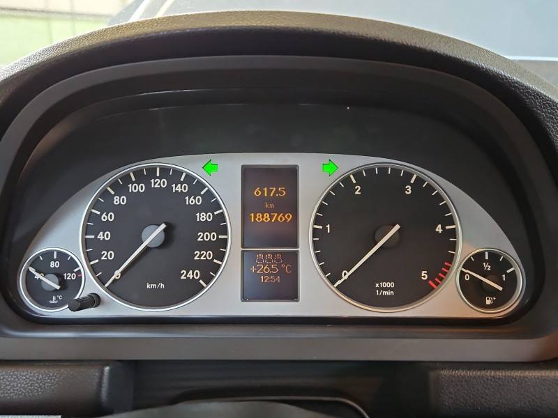 Щиток приладів Mercedes B W245 1031098110