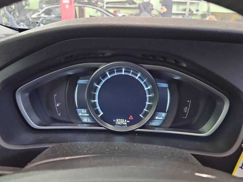 Щиток приладів Volvo V40 36011271