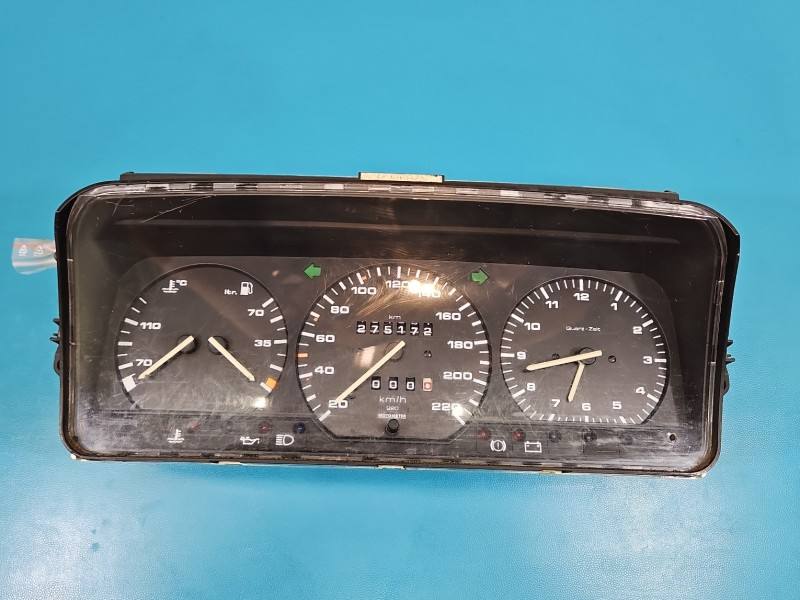 Щиток приладів Volkswagen Passat B3 5220032310