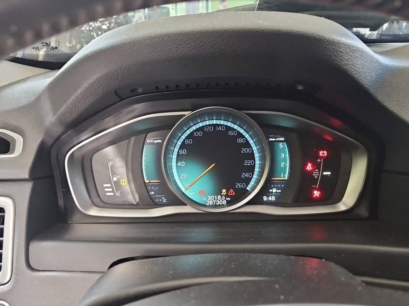 Щиток приладів Volvo V70 31433335
