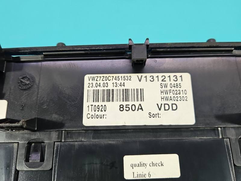 Щиток приборов Volkswagen Touran 1T0920850A — фото детали 9