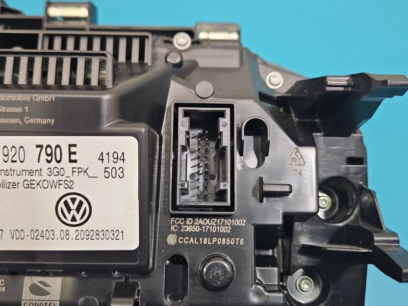 Щиток приборов Volkswagen Tiguan 3G0920790E — фото детали 8