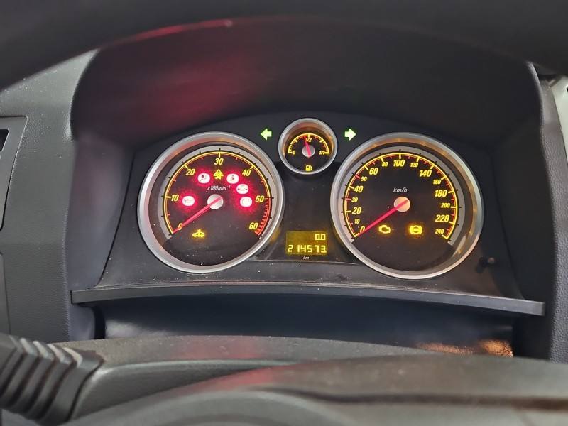 Щиток приладів Opel Zafira B 13308989