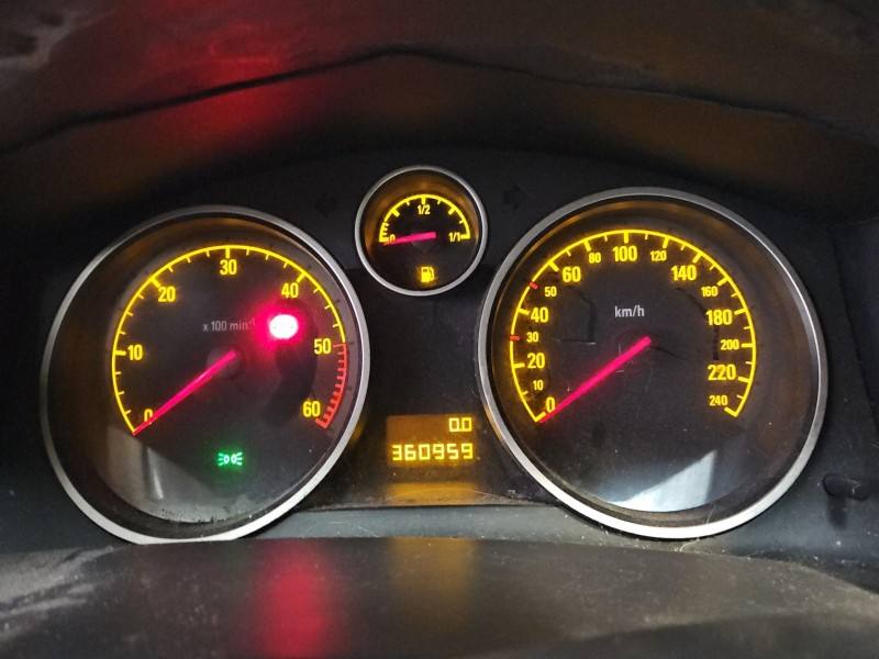 Щиток приладів Opel Astra H 13142790TF