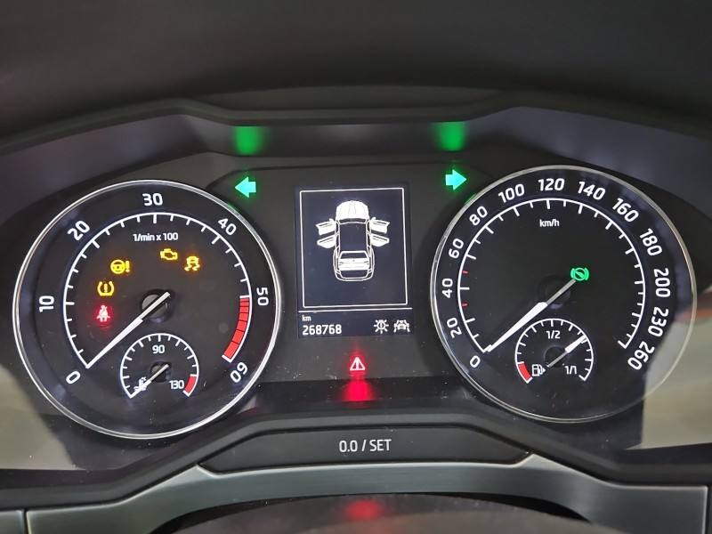 Щиток приладів Skoda Superb 3 3V0920741A