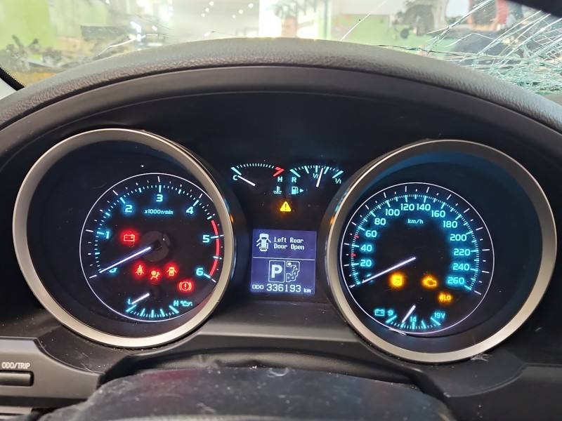 Щиток приборов Toyota Land Cruiser 83800-60J02