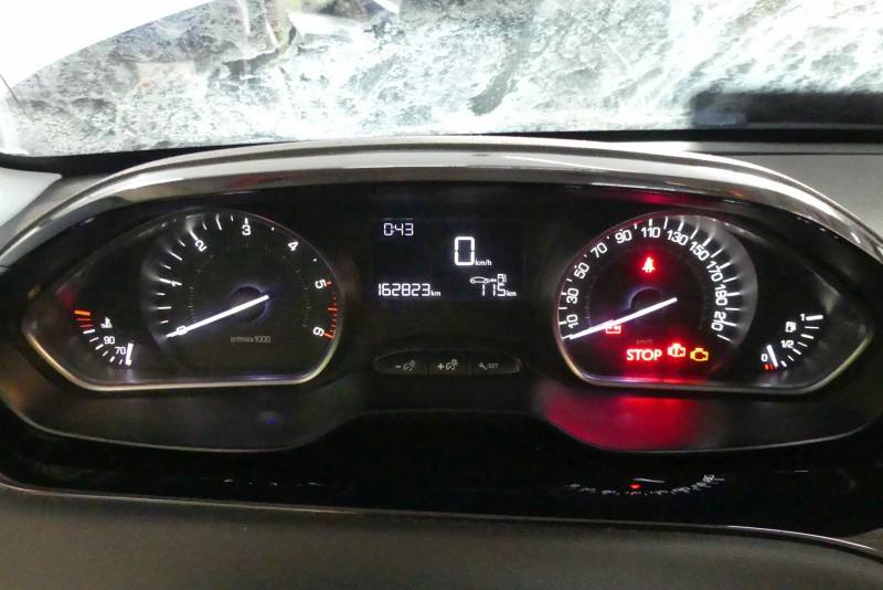 Щиток приборов Peugeot 208 9813848980