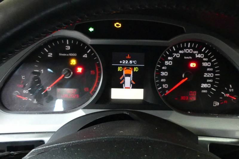 Щиток приладів Audi A6 C6 4F0920933Q