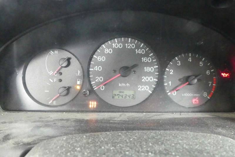 Щиток приборов Mazda 323F