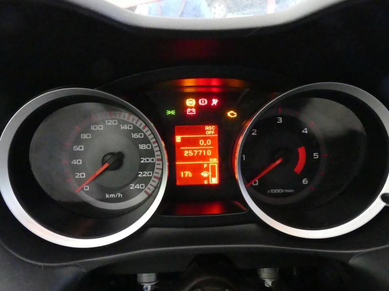 Щиток приладів Mitsubishi Lancer 8100A115
