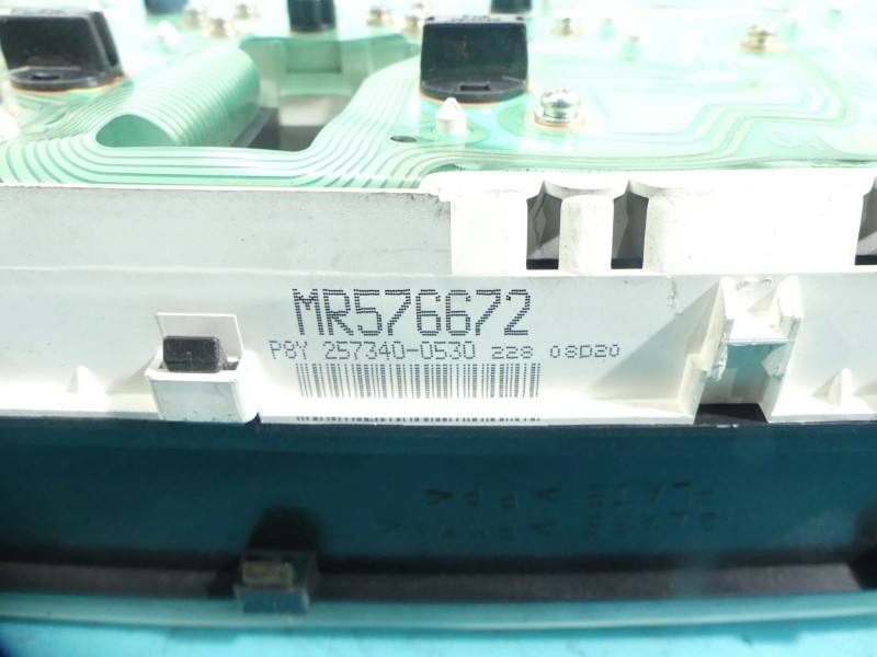 Щиток приладів Mitsubishi Pajero MR576672 — фото деталі 6