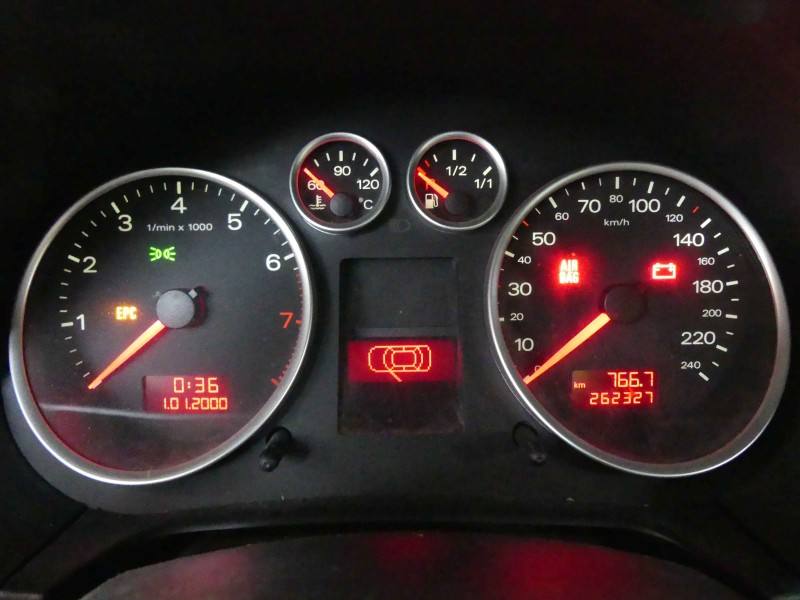 Щиток приборов Audi A2 110080192/011
